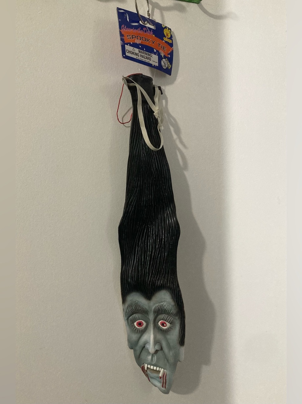 Rare Vintage Dracula/Vampire
NWT deadstock RubiemGlow in the Dark Spooky Tie